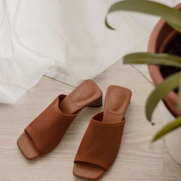BLOGGER FAVE! slip on sandal - Picture 7 of 9